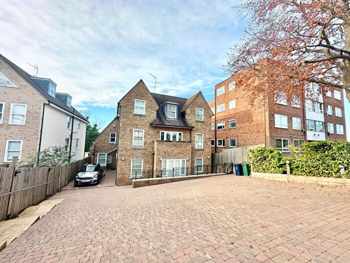 2 Bedroom Apartment To Rent In Holden Road, Woodside Park, N12