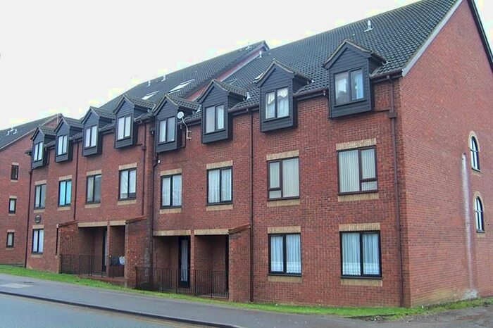 1 Bedroom Flat To Rent In Hadleigh House, Rectory Road, NN10