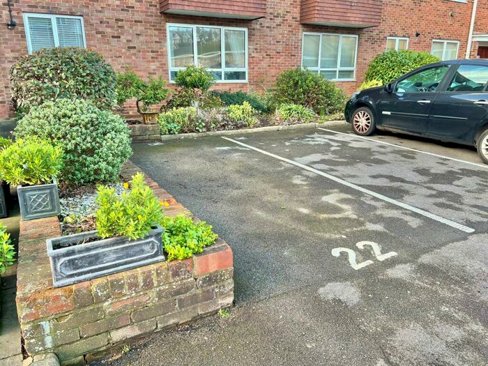 Garage / Parking To Rent In Parking Space, Carn Court, North Drive, Brighton, BN2