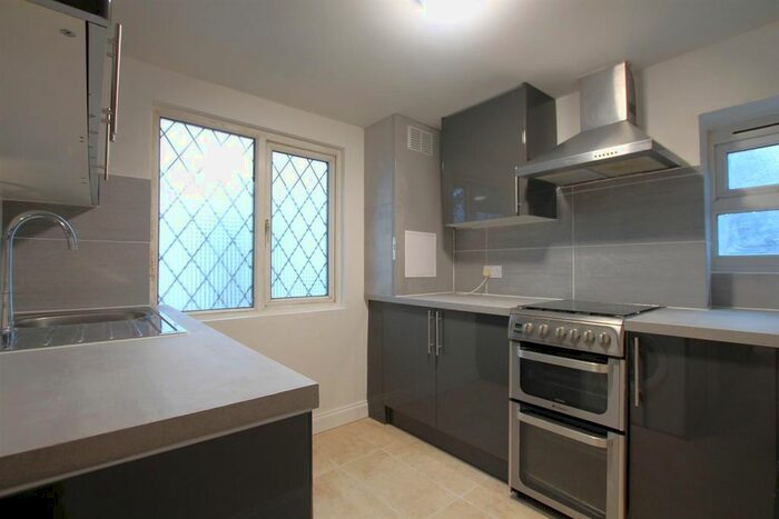 1 Bedroom Flat To Rent In Firs Drive, Hounslow, TW5