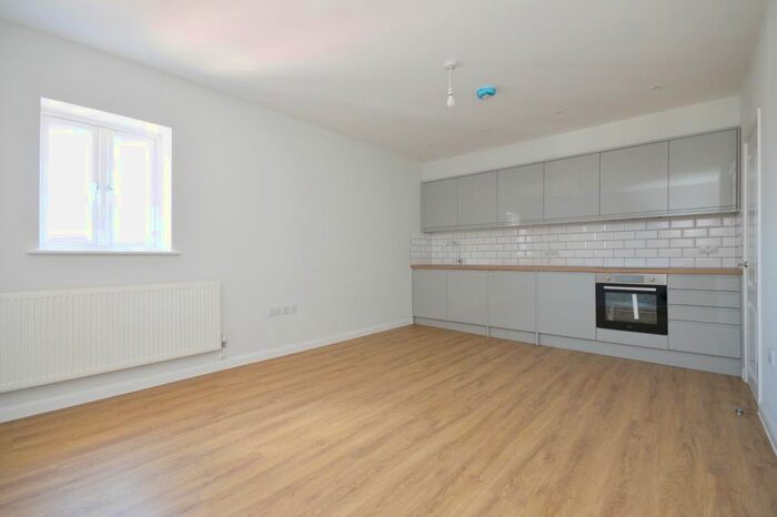 2 Bedroom Flat To Rent In Broomhill Road, Brislington, Bristol, BS4