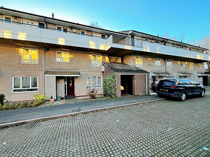 1 Bedroom Flat For Sale In Legion Road, UB6