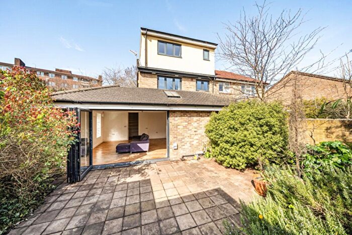 3 Bedroom House For Sale In Westcott Road, Kennington, London, SE17