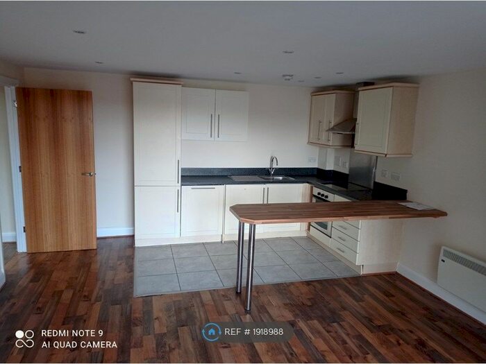 2 Bedroom Flat To Rent In Lambeth Court, Benfleet, SS7