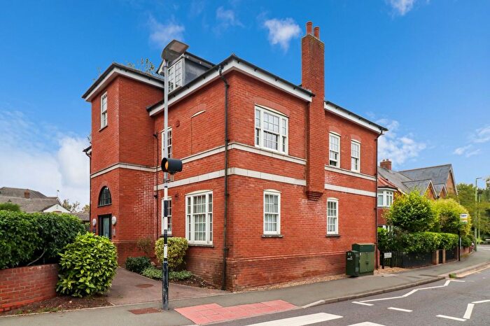 2 Bedroom Flat For Sale In Bridge Road, Hunton Bridge, WD4