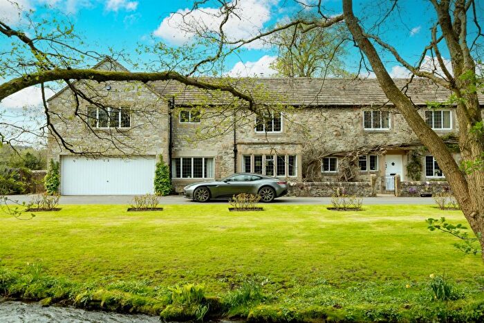 5 Bedroom House To Rent In Ashford-In-The-Water, Bakewell, DE45