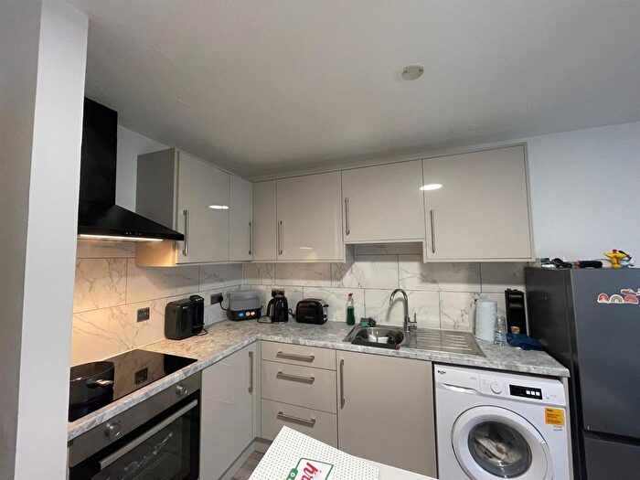 1 Bedroom Flat To Rent In Maltby Drive, Enfield, EN1