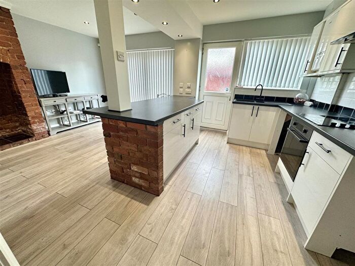 3 Bedroom Semi-Detached House To Rent In Railway Avenue, Catcliffe, S60