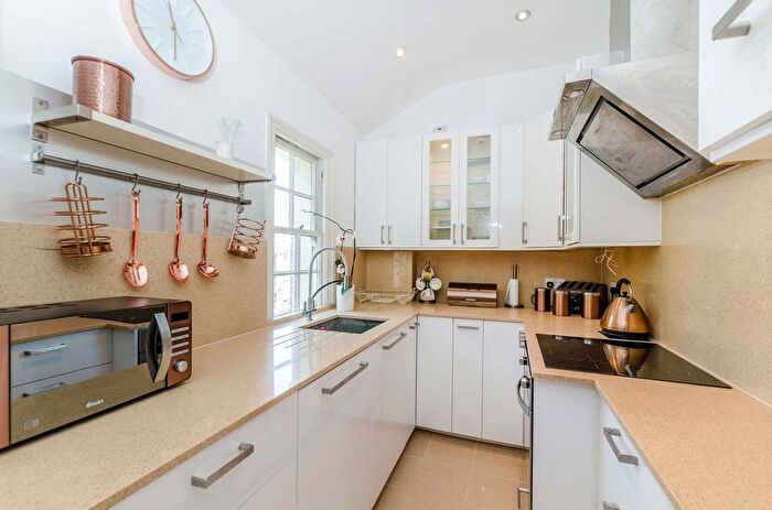 3 Bedroom Flat To Rent In Westbourne Terrace Road, Little Venice, London, W2