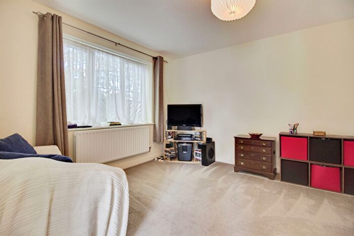 1 Bedroom Flat For Sale In Howlands, Welwyn Garden City, AL7