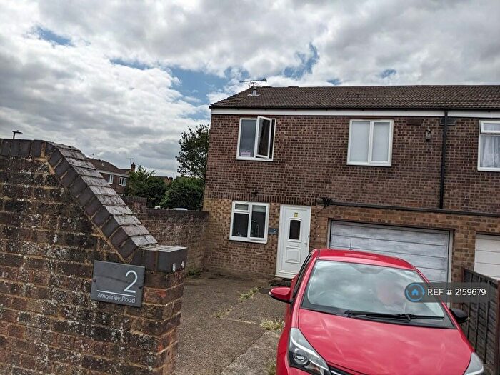 4 Bedroom End Of Terrace House To Rent In Amberley Road, Slough, SL2