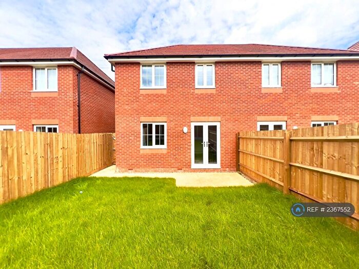 3 Bedroom Semi-Detached House To Rent In Roman Way, West Bromwich, B71