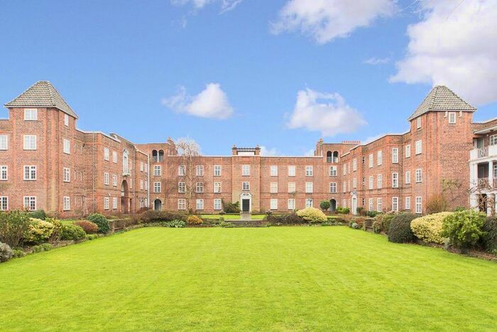 1 Bedroom Flat To Rent In Surbiton Court, St Andrews Square KT6
