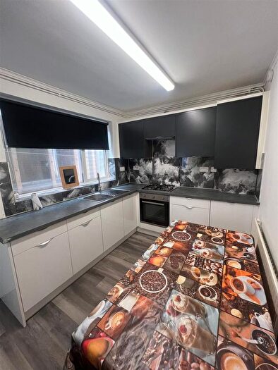 2 Bedroom End Of Terrace House To Rent In Meadow Close, Enfield, EN3