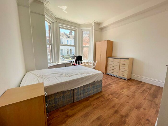 2 Bedroom Flat To Rent In Tennyson Road, Southampton, SO17