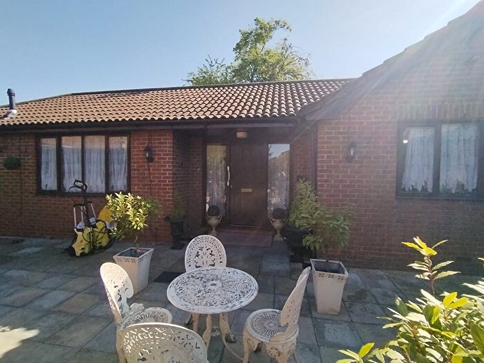 4 Bedroom Bungalow For Sale In Chestnut Close, West Drayton, UB7