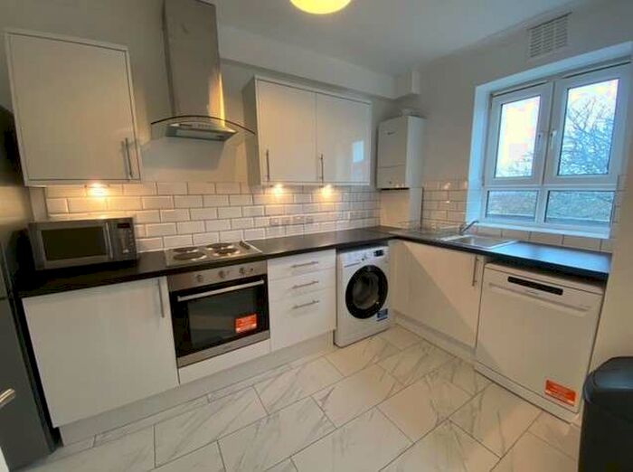 3 Bedroom Apartment To Rent In Pikethorne, South Road, London, SE23