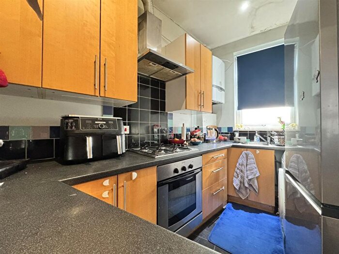 3 Bedroom End Of Terrace House For Sale In Reigate Road, Seven Kings, Ilford, IG3