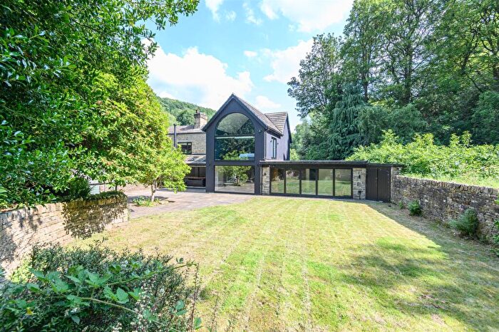6 Bedroom Semi-Detached House For Sale In Salterlee Villas, Shibden, HX3
