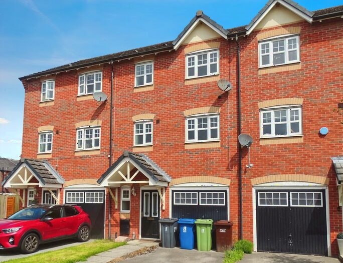 4 Bedroom Town House To Rent In Greenoak Close, Abram, WN2