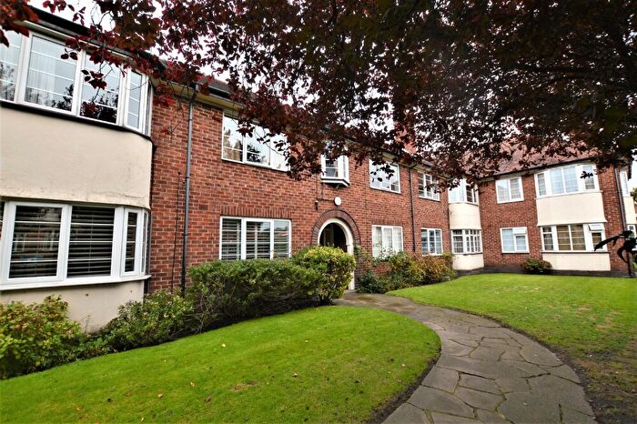 3 Bedroom Flat To Rent In College Green Flats Crosby Liverpool, L23