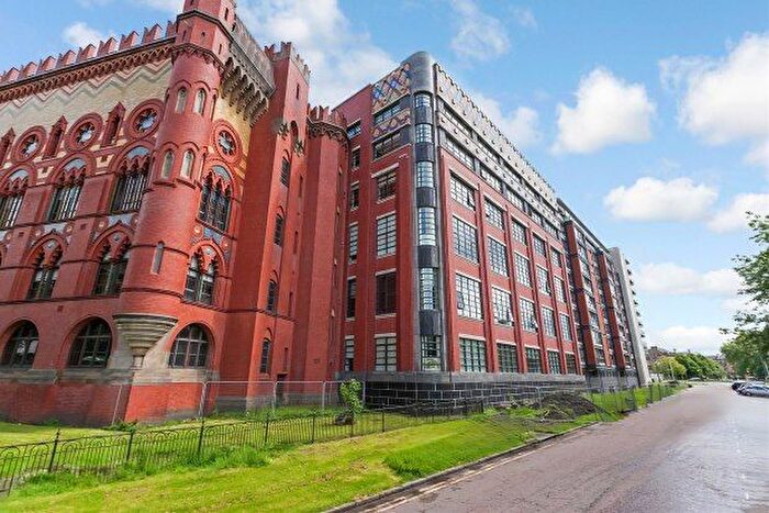 2 Bedroom Flat To Rent In Templeton Court, Glasgow, G40