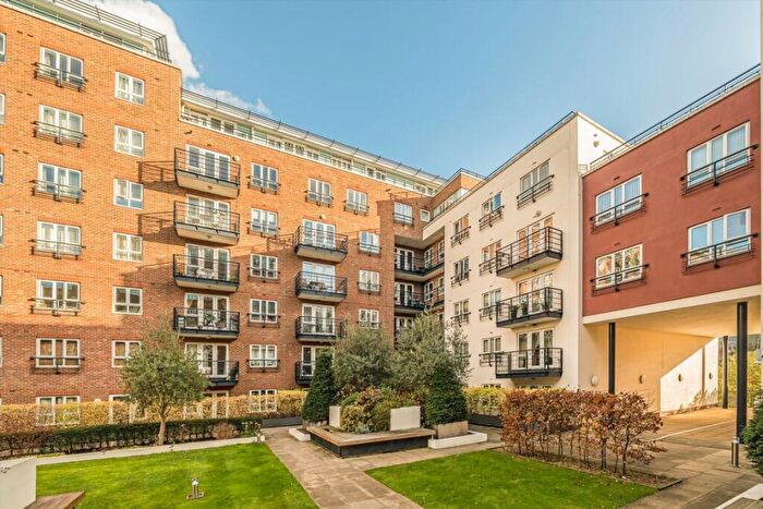 3 Bedroom Flat To Rent In Royal Quarter, Seven Kings Way, KT2