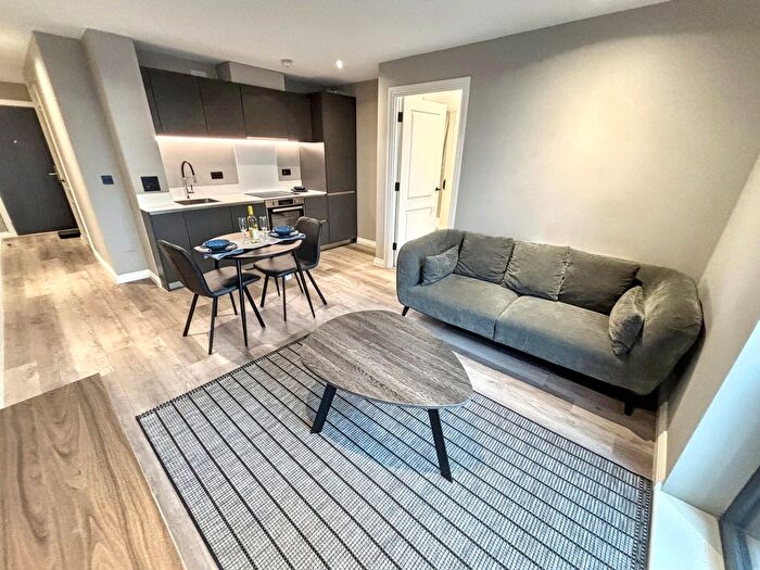 1 Bedroom Flat To Rent In Springwell Gardens, Whitehall Road, Leeds, West Yorkshire, LS12