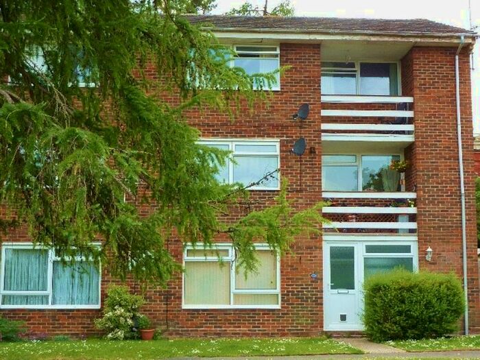 2 Bedroom Flat To Rent In The Elms, Andover, SP10