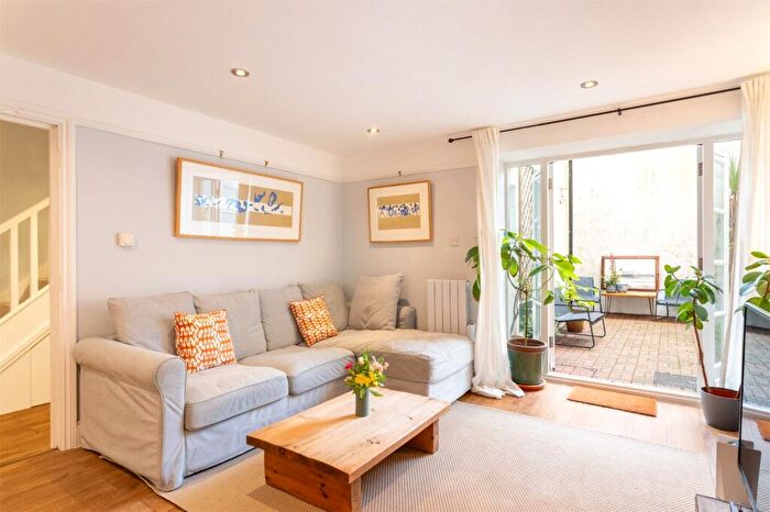 2 Bedroom Apartment For Sale In Burlington Street, Brighton, BN2