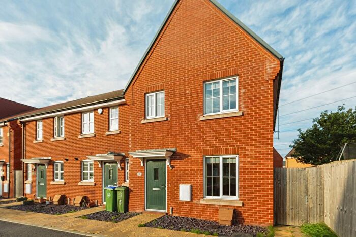 3 Bedroom House To Rent In Apollo Close, Aylesbury, HP18