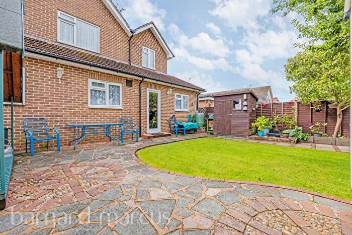 4 Bedroom Detached House For Sale In Ifold Road, Redhill, RH1