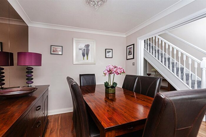 4 Bedroom Detached House For Sale In Spring Bank Drive, Liversedge, WF15