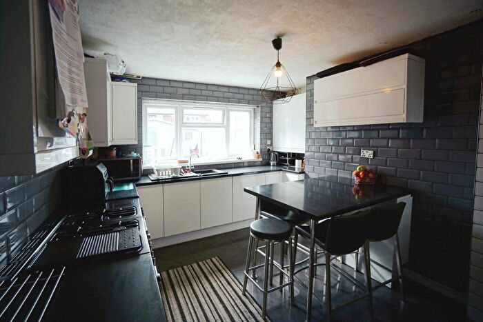 3 Bedroom Terraced House For Sale In Parkfield Road, Dudley, DY2
