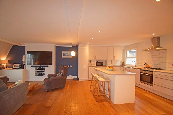 2 Bedroom Flat For Sale In Richmond Road, East Twickenham, TW1