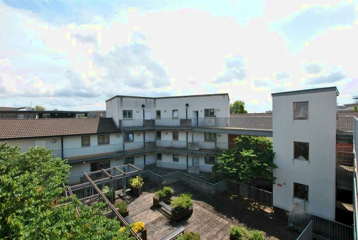 2 Bedroom Flat To Rent In Barleyfields, Bristol, BS2