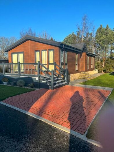 2 Bedroom Mobile/park Home For Sale In Manor Row, Upsall Road, South Kilvington, Thirsk, YO7