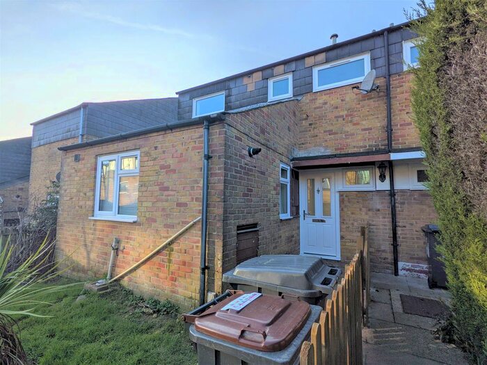 2 Bedroom Property To Rent In Genoa Court, Andover SP10