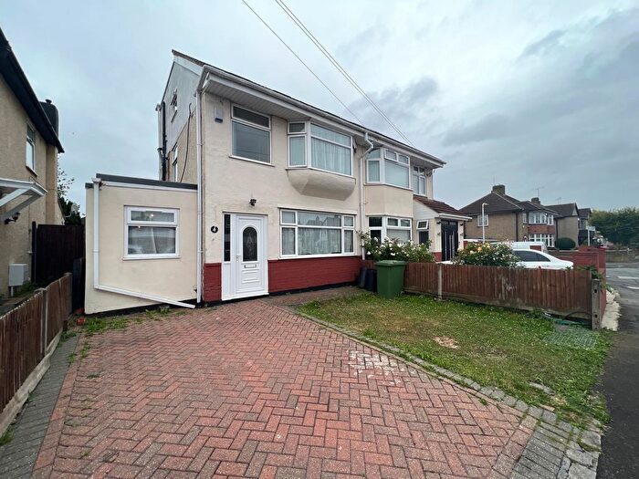 5 Bedroom Property To Rent In Waverley Close, Hayes, UB3