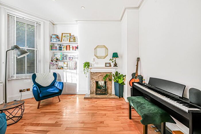 3 Bedroom Flat To Rent In Branch Hill, Hampstead, NW3