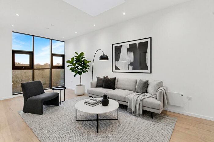 2 Bedroom Flat To Rent In Marlborough Court, Sunrise Parkway, Milton Keynes, MK14