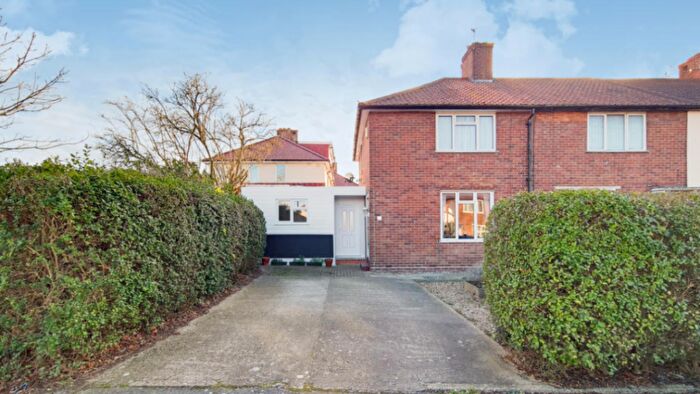 2 Bedroom House For Sale In Marham Garden, Morden, SM4