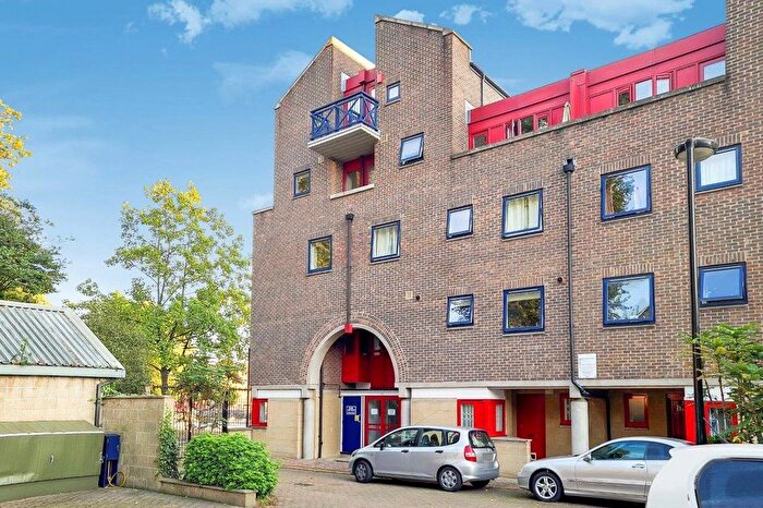 2 Bedroom Flat To Rent In Newlands Quay, Wapping, London, E1W