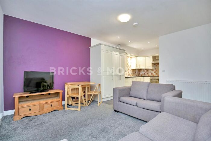 3 Bedroom Flat To Rent In Lavender Gardens, Jesmond, Newcastle Upon Tyne, NE2