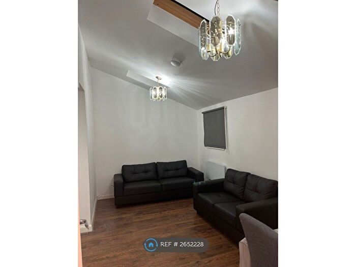 1 Bedroom Flat To Rent In Walpole Road, London, SW19