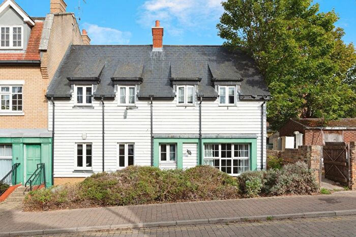 2 Bedroom Flat For Sale In Roche Close, Rochford, Essex, SS4