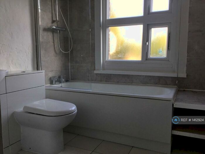 2 Bedroom Terraced House To Rent In Meadow View, Orpington, BR5