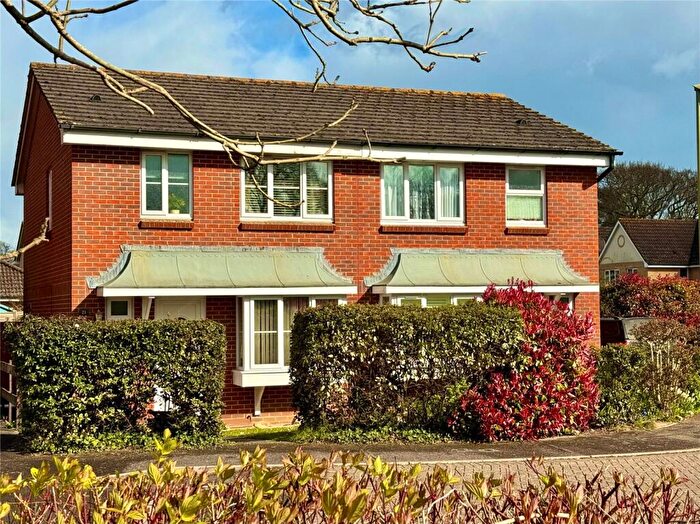 3 Bedroom House For Sale In Doe Copse Way, New Milton, Hampshire, BH25