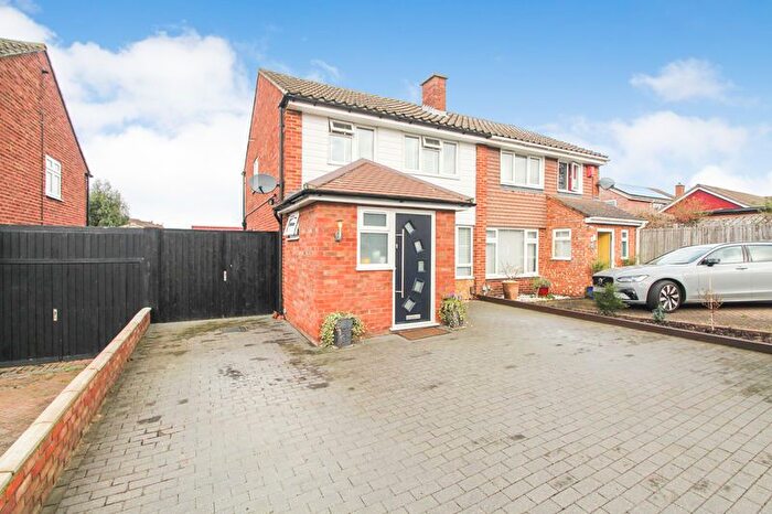 3 Bedroom Semi-Detached House For Sale In Pennine Road, Bedford, MK41