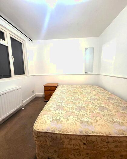 5 Bedroom Semi-Detached House To Rent In York Avenue, Hayes, Greater London, UB3